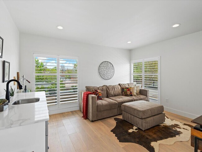 Building Photo - Luxury 3-Bed, 3.5-Bath Denver Home with Ro...
