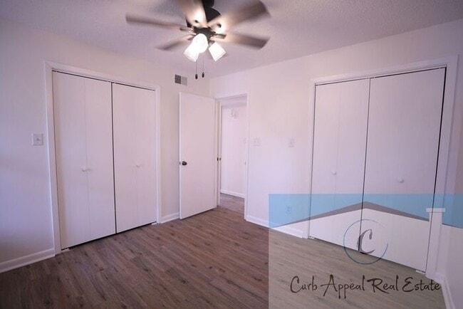 Building Photo - Move in special $500!! Beautifully renovated 1 bed / 1 bath duplex in a great neighborhood!!