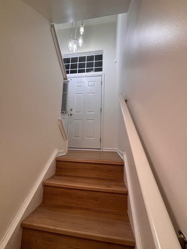 Building Photo - 2712 Woodmere Dr