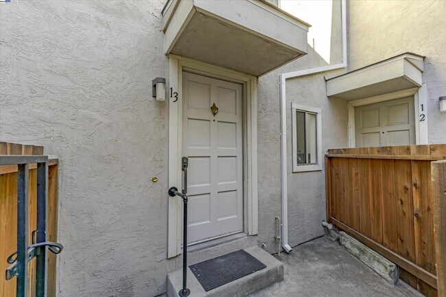 Building Photo - 1896 San Vincente Dr