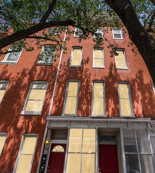 Building Photo - 822 W Lombard St
