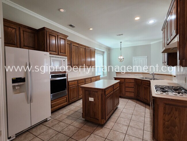 Building Photo - 6317 Day Spring Dr