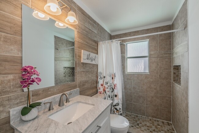 Building Photo - 2617 Marigold Ave