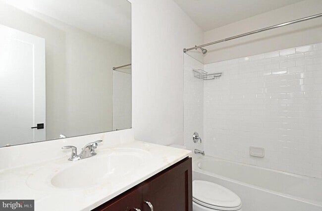 Building Photo - 136 Iron Hill Way