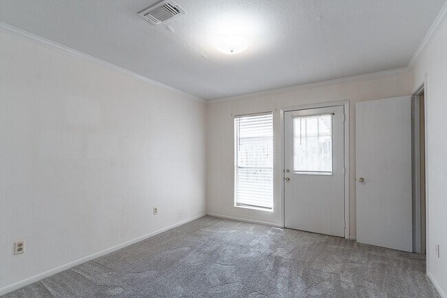 Building Photo - 14020 Schroeder Rd