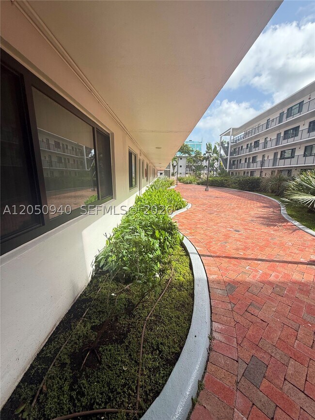 Building Photo - 2924 Day N110