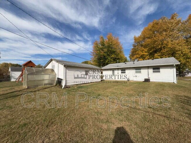 Building Photo - 1109 E Cornell Rd