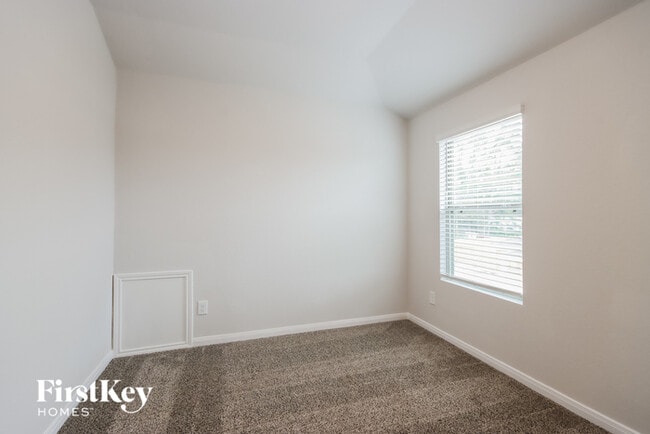 Building Photo - 25597 Roy Rogers Rd