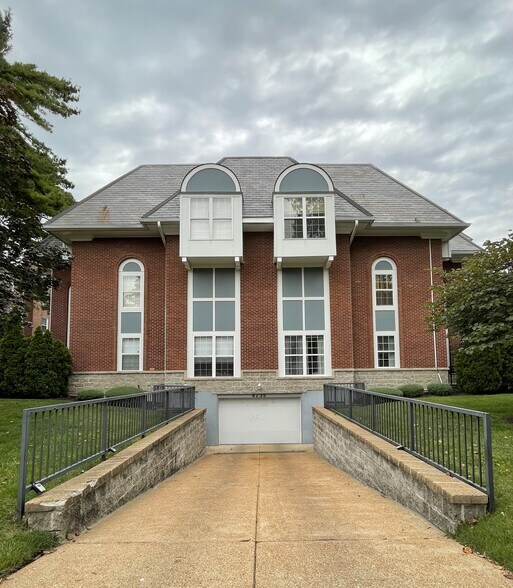 Building Photo - 4235 W Pine Blvd
