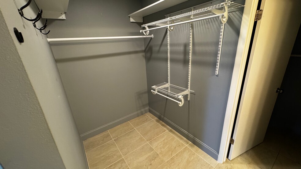 Walk-in closet - 163 Breezeway Ct