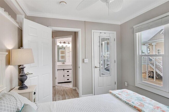 Building Photo - 301 S Central Ave