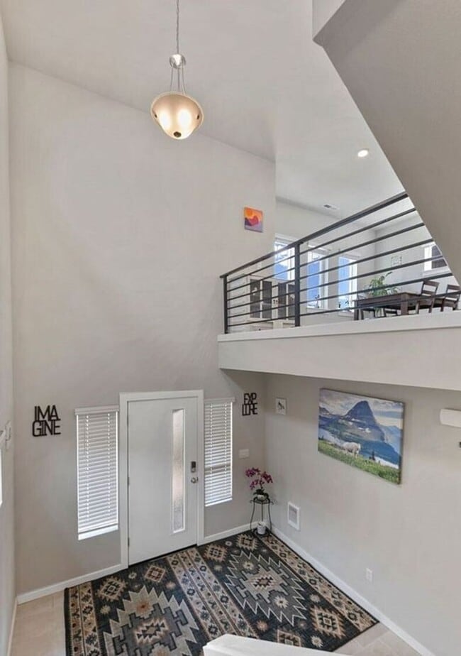 Building Photo - Modern 4-Bed Home in Northshore School District with A/C