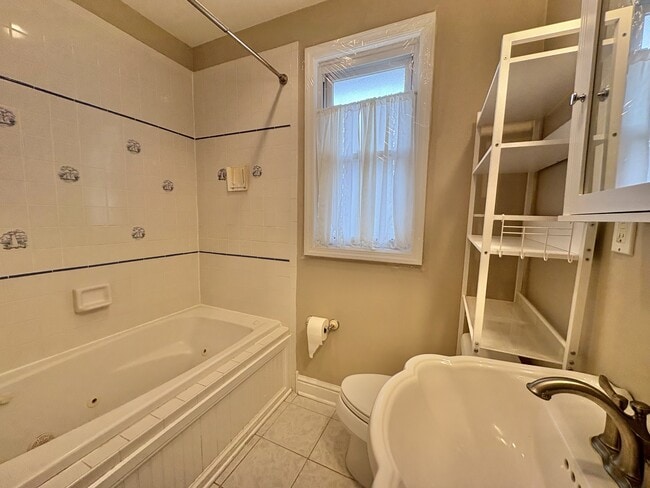 Building Photo - 793 Valley Rd