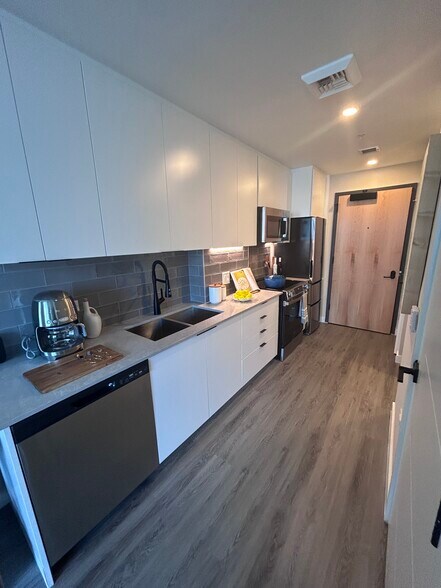 Building Photo - 1940 NW 2nd Ct