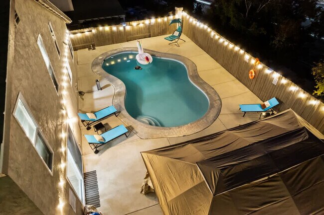 Building Photo - 13737 Via Tres Vistas