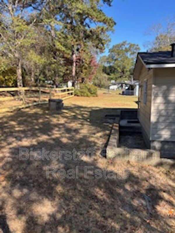 Building Photo - 703 Winall Dr