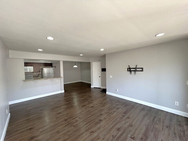 Building Photo - COUNTRY MILE RD POMONA 91766 (2 BED / 2 BATH)
