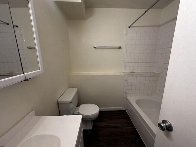 Building Photo - "Cozy 2-Bed Retreat with Charm!"