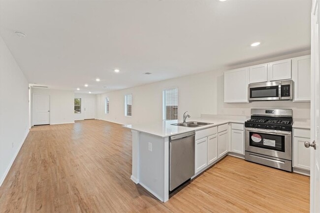 Building Photo - 347 Riverwood Village Ln