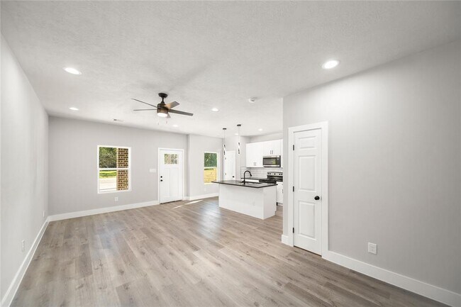 Building Photo - 8021 Carver Rd