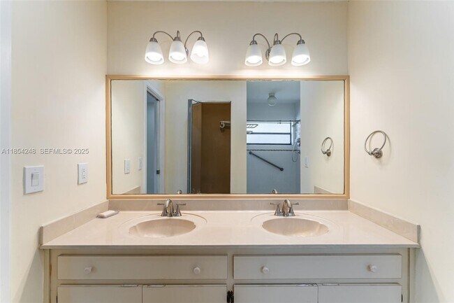 Building Photo - 9130 SW 101st Ave