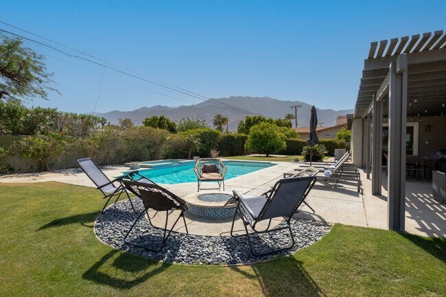 Building Photo - Family-Friendly Oasis in North Palm Springs