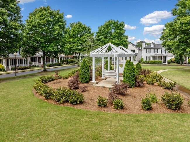 Building Photo - 726 Gardenside Cir SE