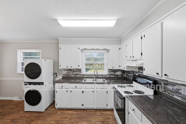 Building Photo - 1019 Carmel Dr