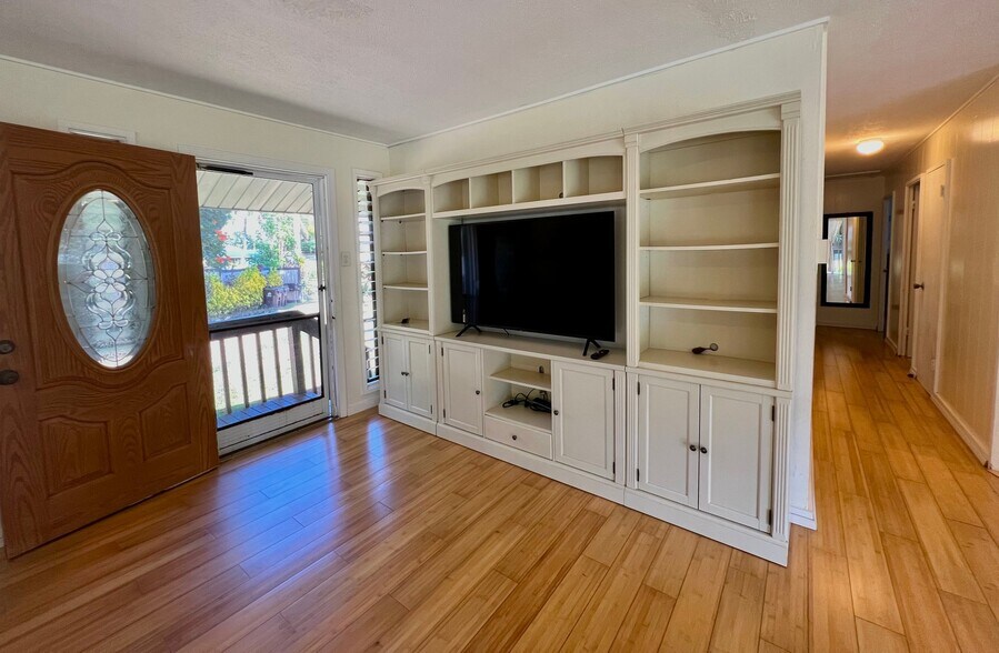 Building Photo - 705 Haiku Rd