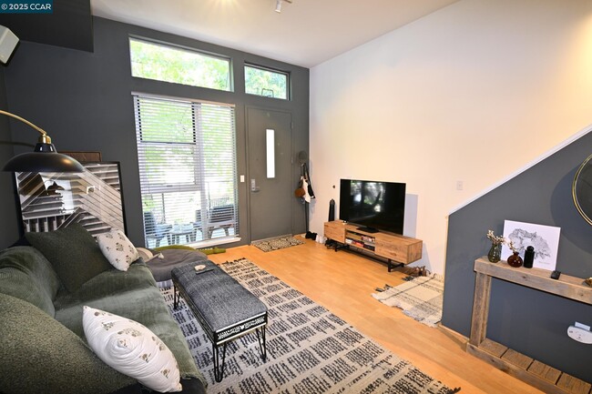 Building Photo - 45 Iron Horse Ln