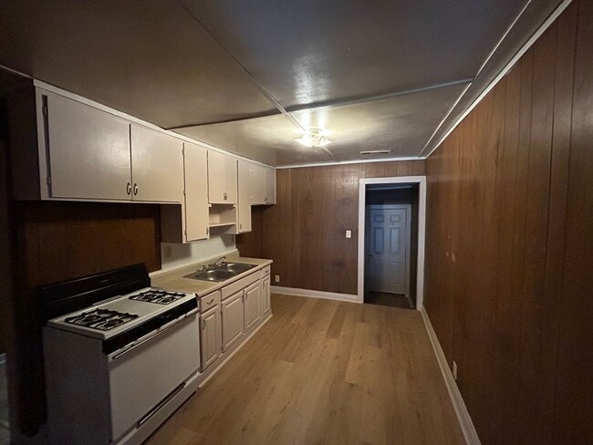 Building Photo - 610-612 Sherman St