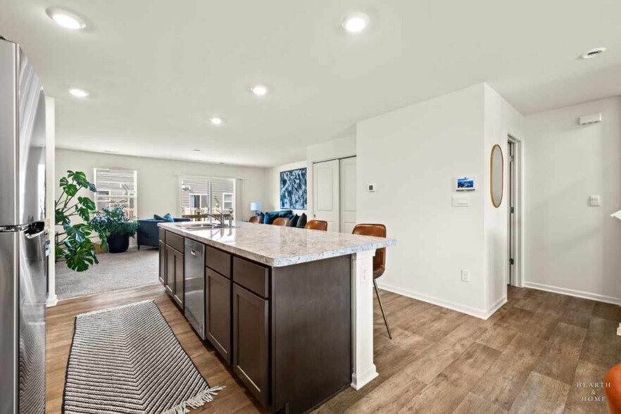 Kitchen Furnished View 4 - 6550 Linden Trl
