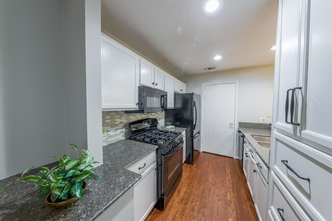 Building Photo - 70 Cokeberry Ct