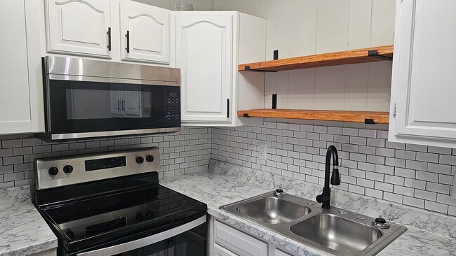 Building Photo - The Villas on Sunrise