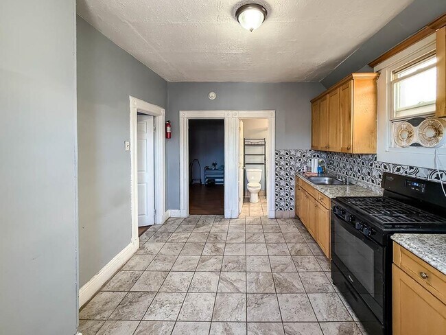 Building Photo - 341 Ave E