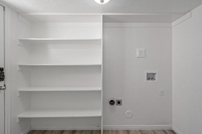 Building Photo - 456 W 2600 N