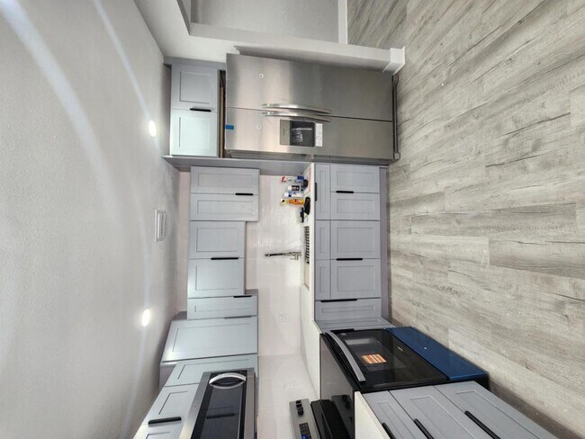 Building Photo - 2422 23rd St S