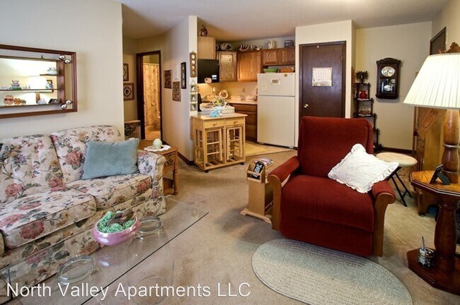 Building Photo - 1015-1070 Meadow Ln