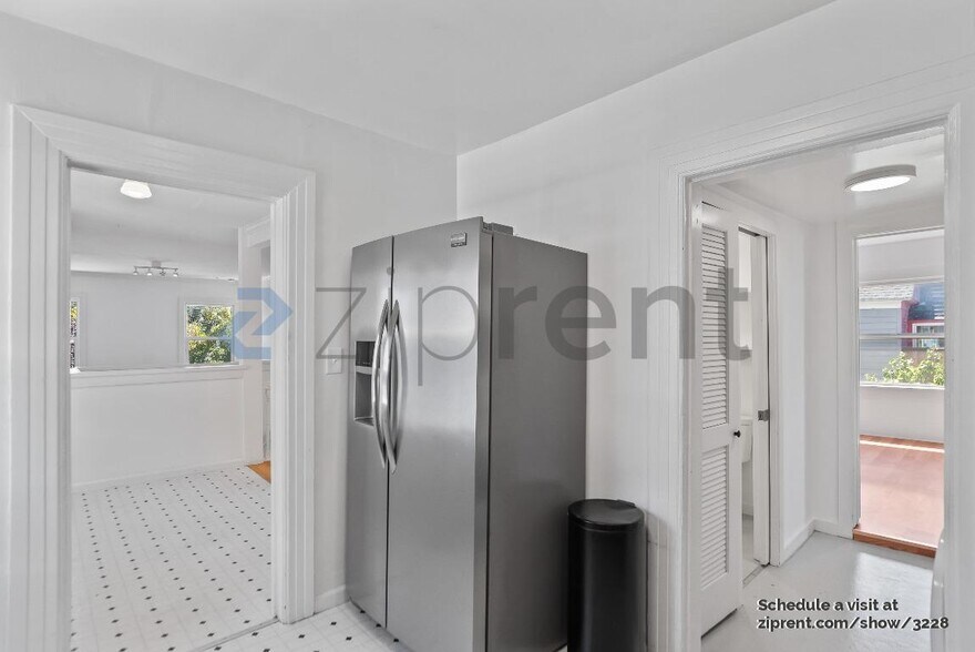 Building Photo - 928 60th St
