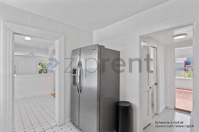 Building Photo - 928 60th St