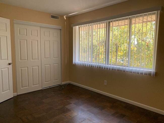 Building Photo - Moon Township - 2 Bedroom, 1.5 Bath Townhouse in Fox Hollow (Includes all utilities except electric)