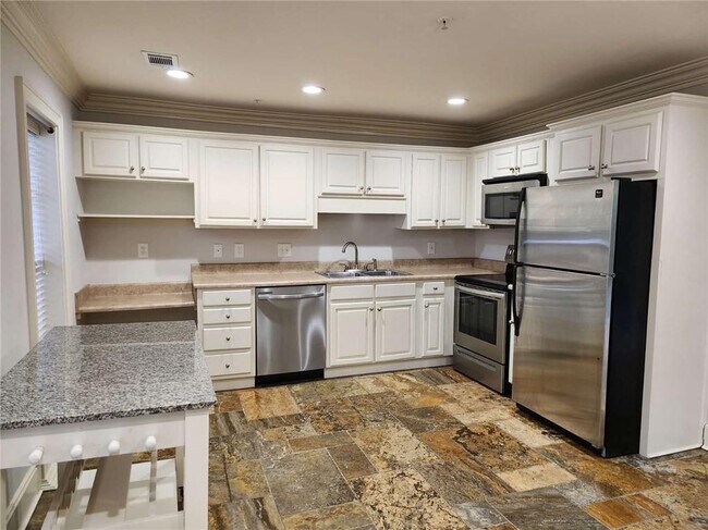 Building Photo - 27309 Plantation Dr NE