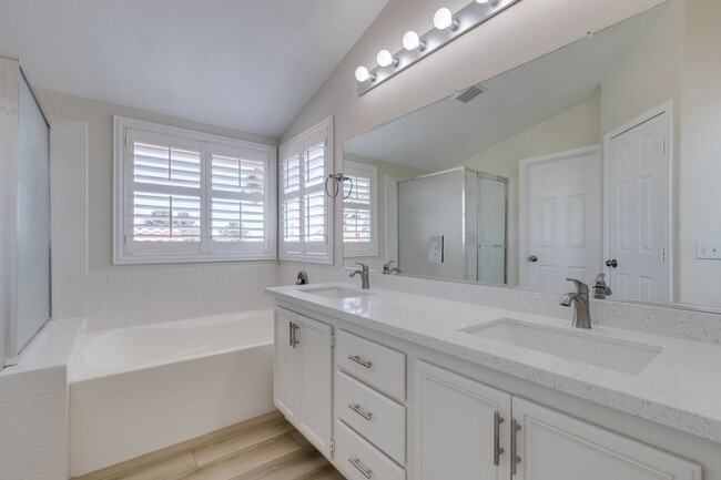 Building Photo - Beautiful 4-Bedroom Home Near Downtown Sum...