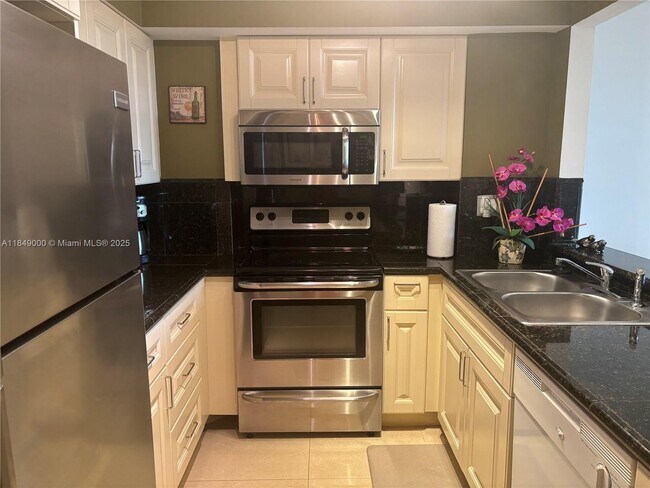 Building Photo - 3031 N Ocean Blvd