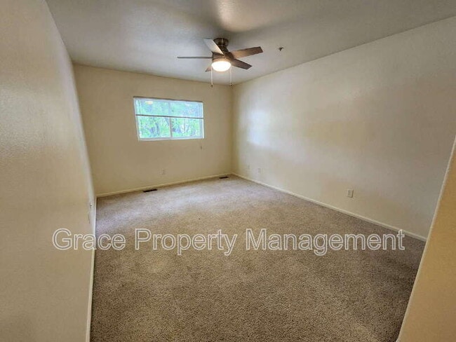 Building Photo - 1601 Great Western Dr