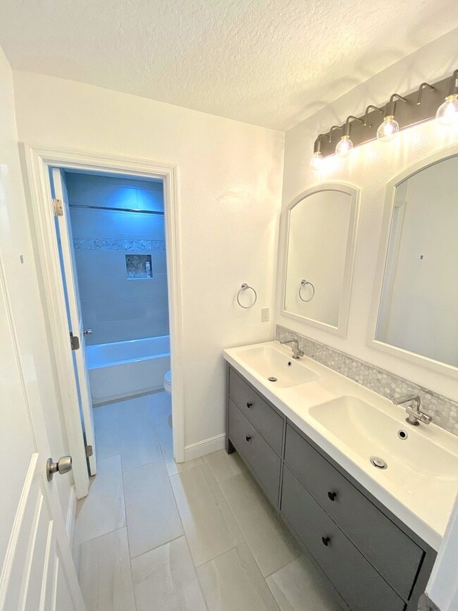 Building Photo - Lake Nona Pool Home for Rent 4bed 3 bath