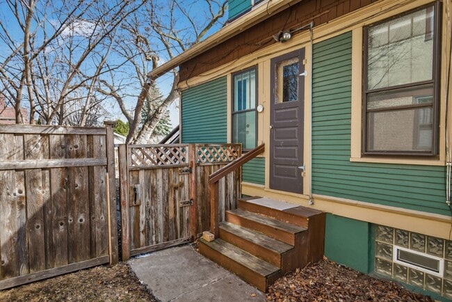 Building Photo - 4 Bedroom Uptown Luxury Meets Historic Charm!