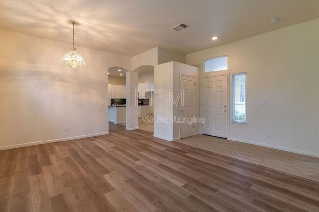 Building Photo - 4142 Pinehurst Cir