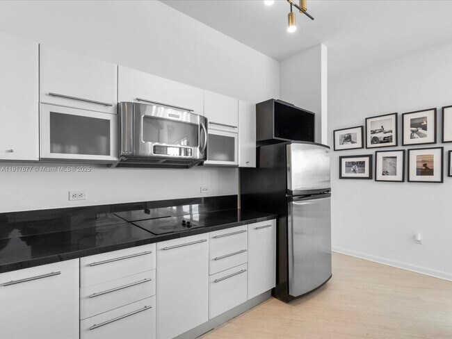 Building Photo - 253 NE 2nd St