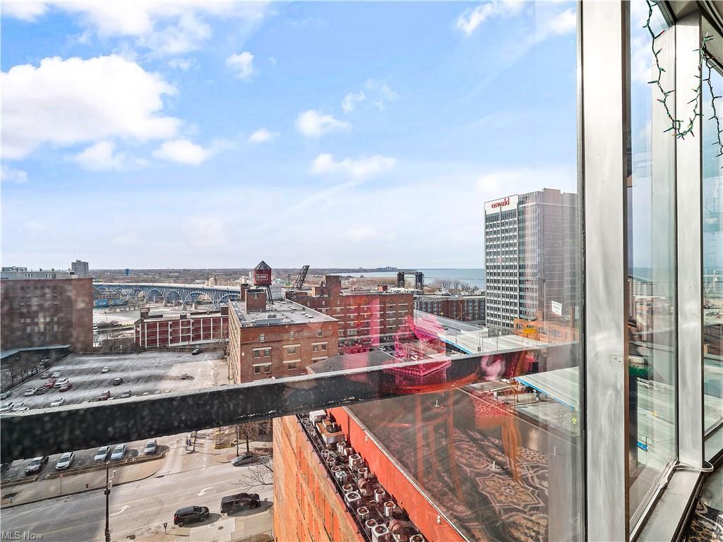 View - 701 W Lakeside Ave